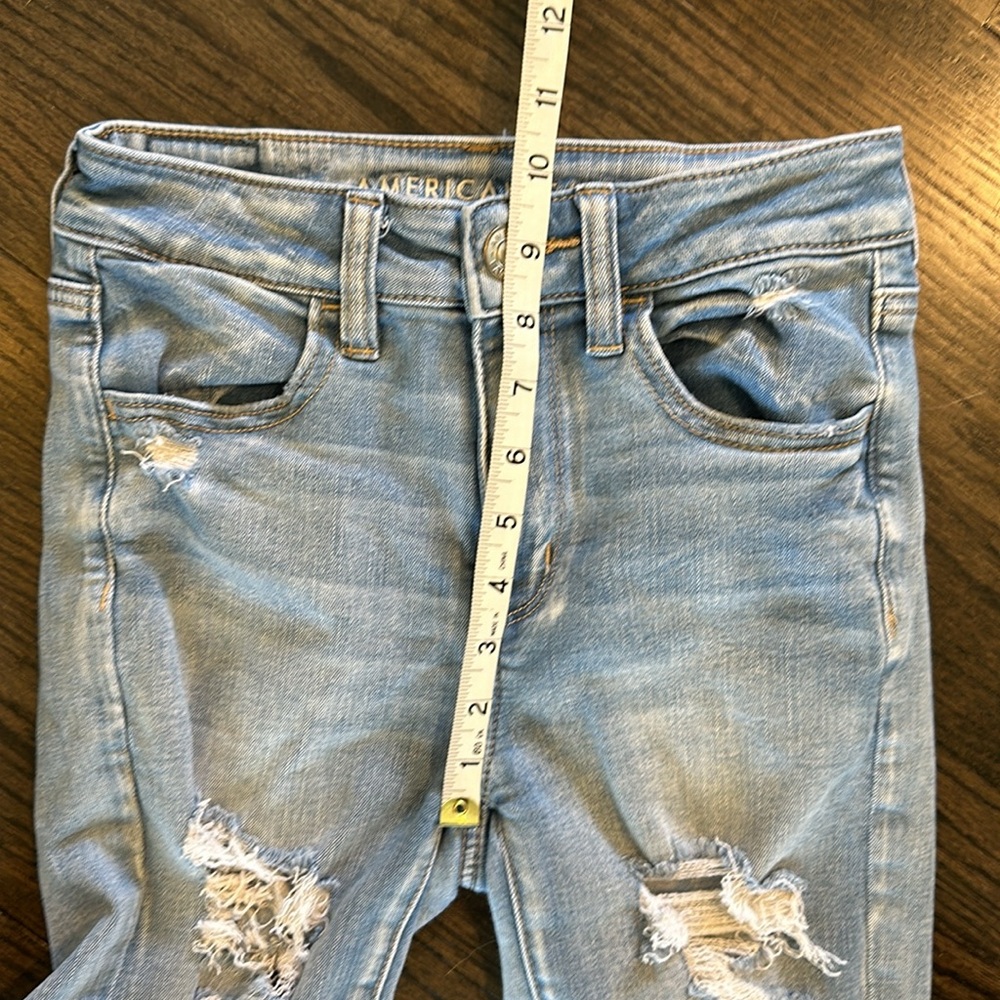 American Eagle Hi Rise Jegging Jeans 2 Short EUC Distressed - Picture 3 of 8